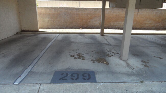 Building Photo - Remodeled, ground level, 1 bedroom, 1 bath condo in Lakeside Garden Grove Community