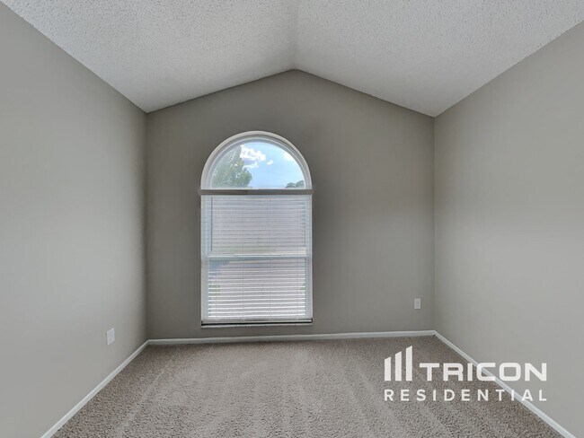 Building Photo - 1517 Crosswind Cir