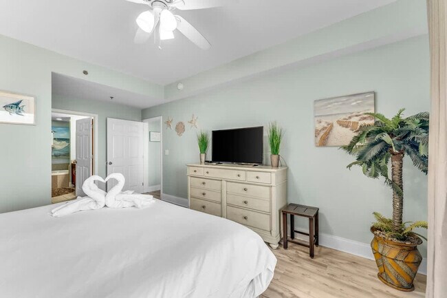 Building Photo - 9902 S Thomas Dr