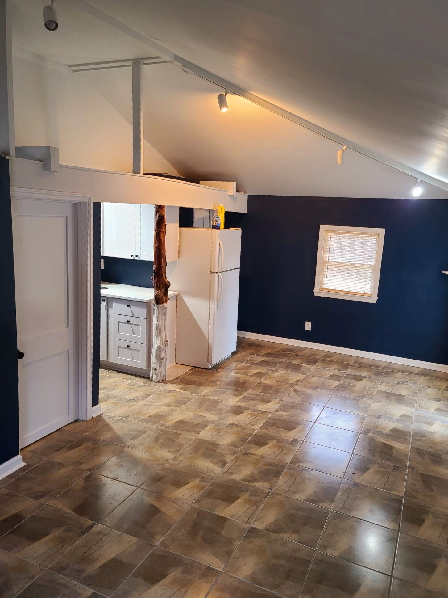 Building Photo - 133 N Country Rd