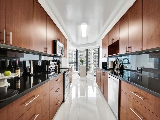 Building Photo - 20281 E Country Club Dr