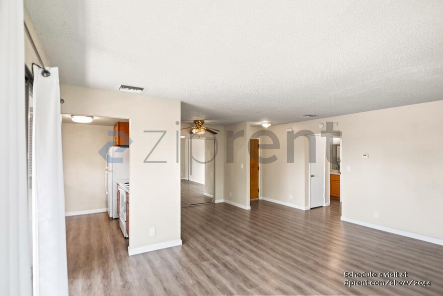 Building Photo - 2400 Horizon Ln
