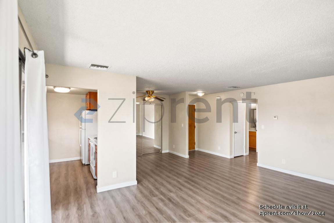 Building Photo - 2400 Horizon Ln