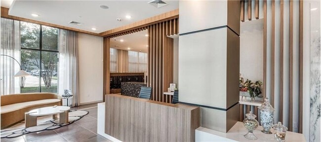 Building Photo - 2928 Oak Lawn Ave