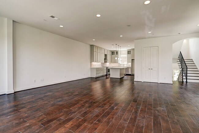 Building Photo - 1402 Eberhard St