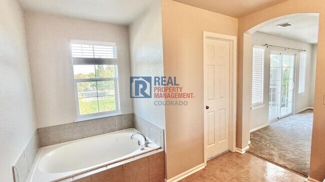 Building Photo - 9565 Elmhurst Ln