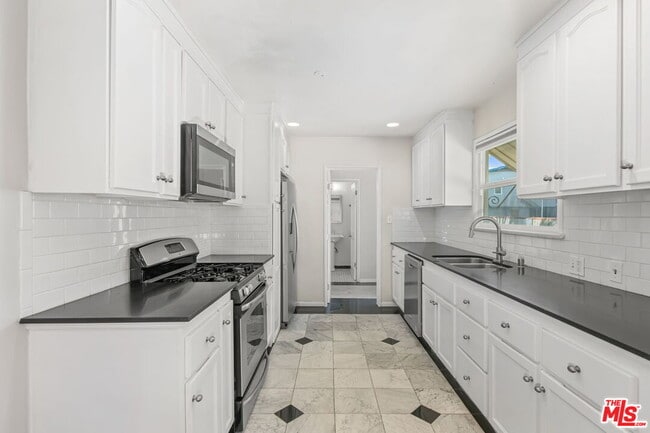 Building Photo - 15328 Vose St