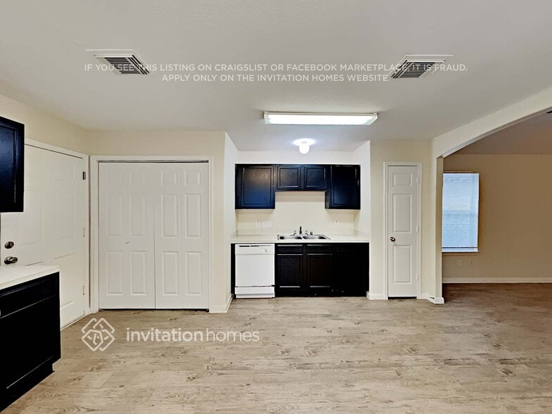 Building Photo - 6347 Austinville Dr