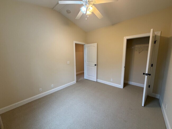 Building Photo - 501 Reserve Ln