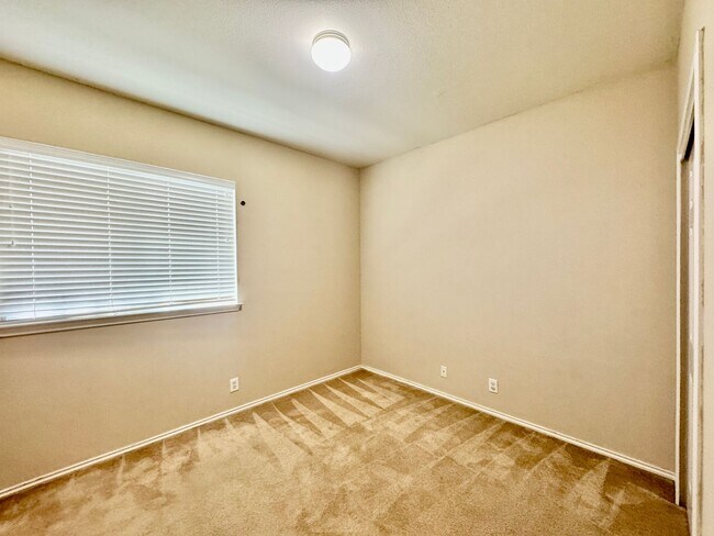 Building Photo - 3 Bedroom, 2 Bathroom ~Steubing Ranch