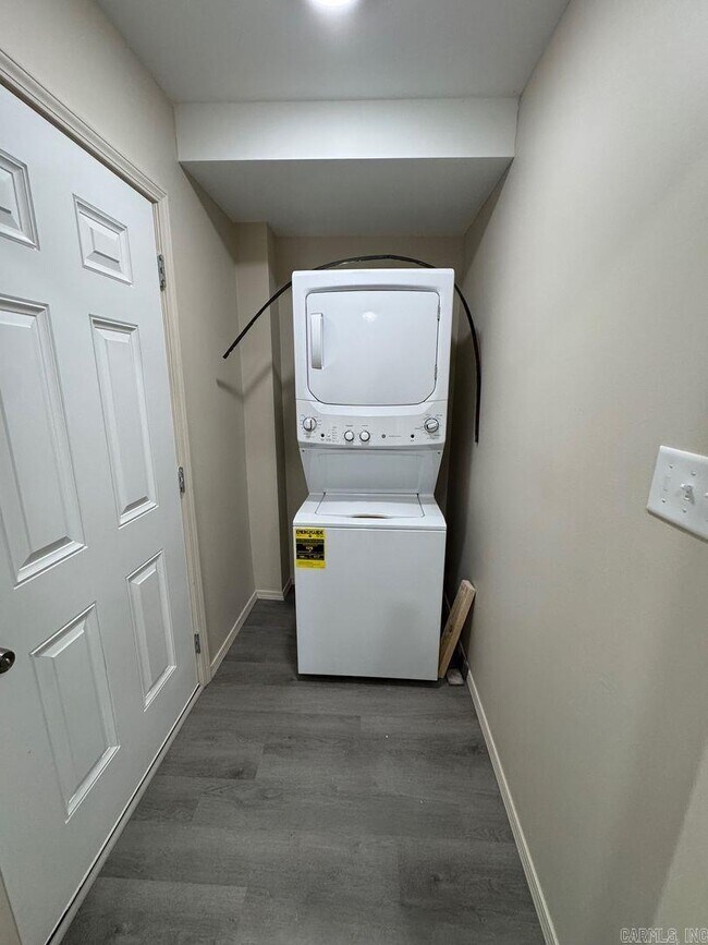 Building Photo - 1224 School St