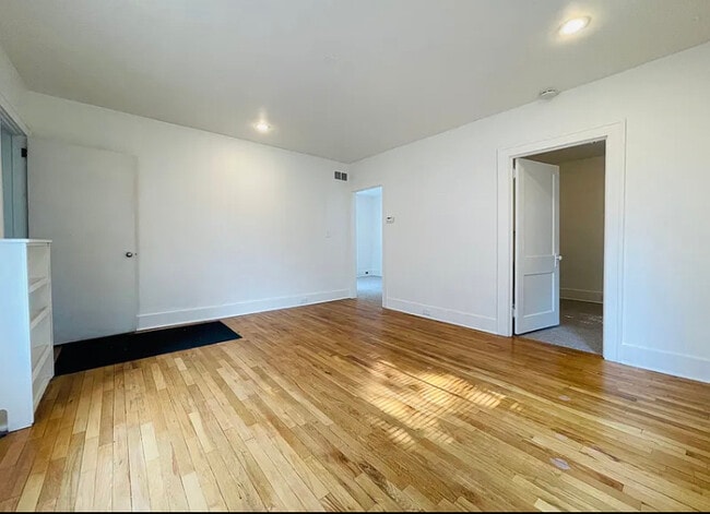 Building Photo - 1323 Leonard St NE