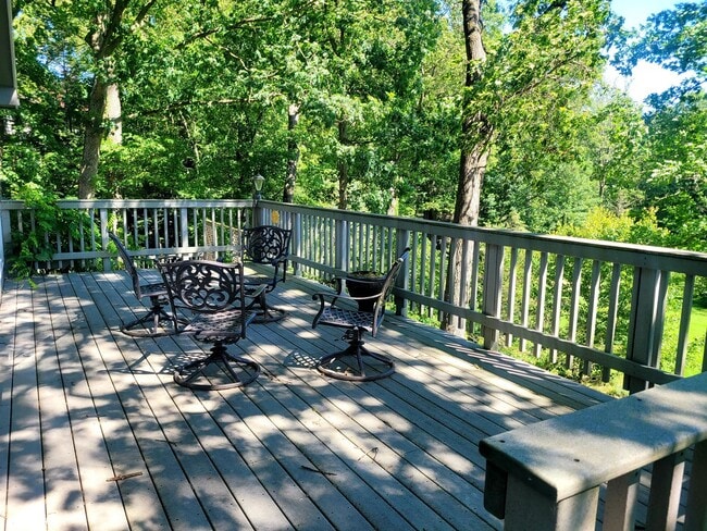 Building Photo - Five Bedroom Home on Portage Creek