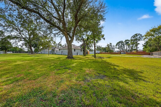 Building Photo - 9629 Sunnywood Dr