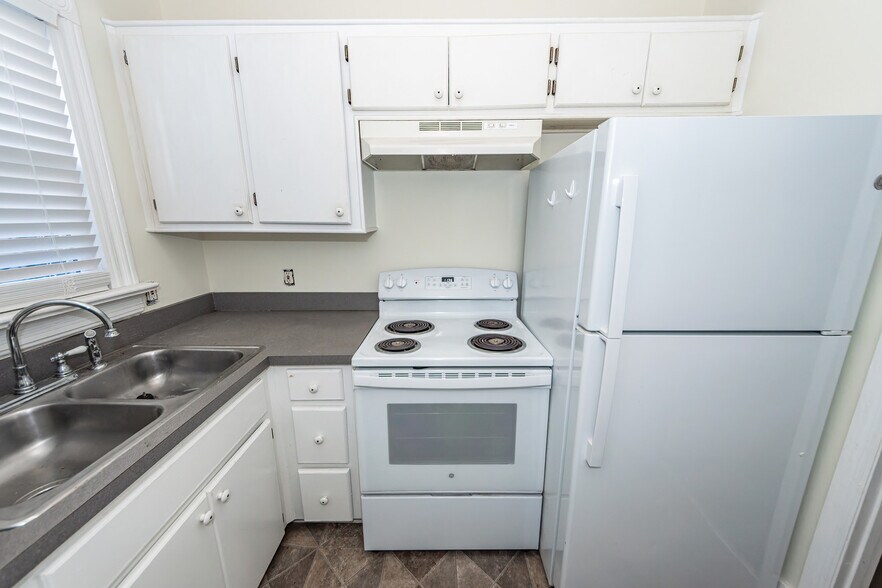 Building Photo - 34 Amherst St