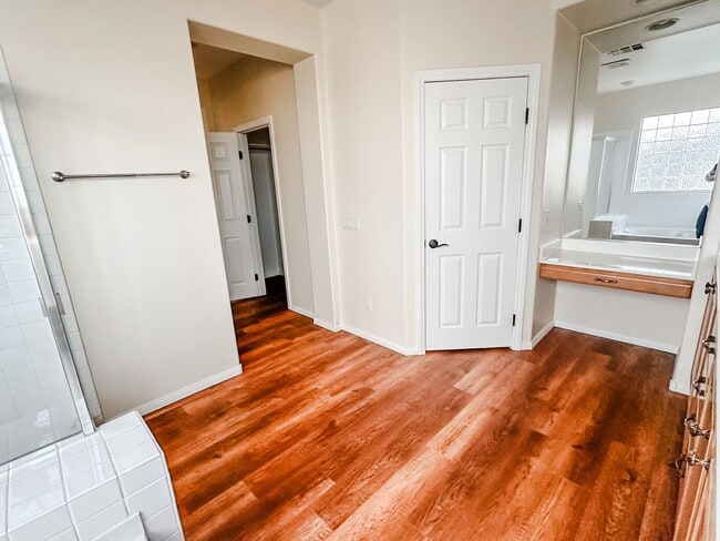 Building Photo - Beautiful 4 bedroom 3 bath plus loft home in the Vistas in Summerlin!