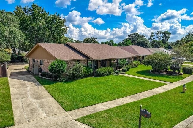 Building Photo - 131 Kingston Dr