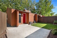 Building Photo - Super Cute North End Place with Garage and Backyard!