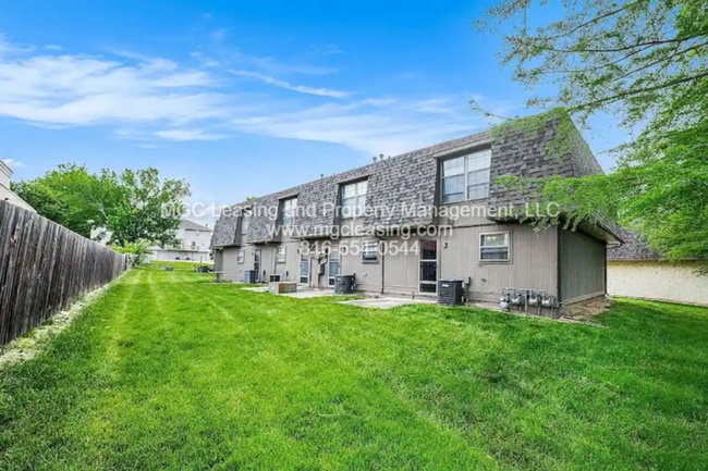 Building Photo - Comfort Living just in time for Fall at Mi...