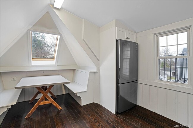 Building Photo - 9 Ridgeview Ave