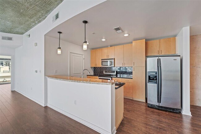 Building Photo - 155 S Court Ave