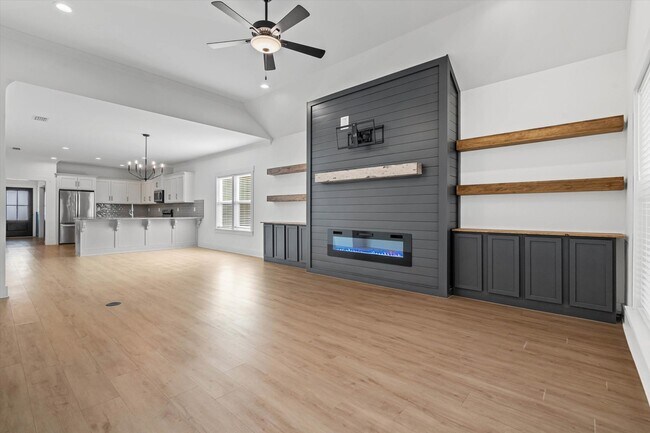 Building Photo - 655 Norman Ln