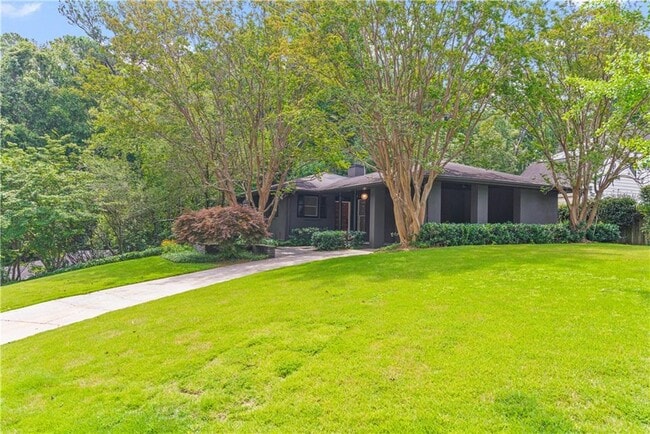 Building Photo - 2901 N Hills Dr NE