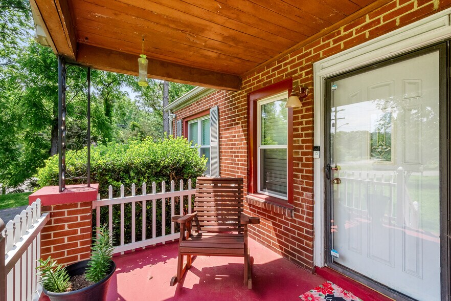 Building Photo - 1208 Currey Rd