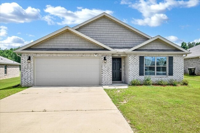 Building Photo - 4 Bedroom, 2 Bath