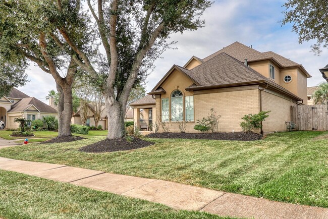 Building Photo - 201 Las Brisas St