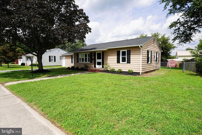 Primary Photo - 737 Magnolia Dr