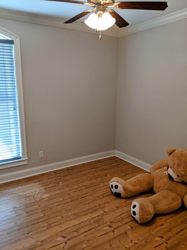 Building Photo - Wake up on Sleepy Brook Rd!