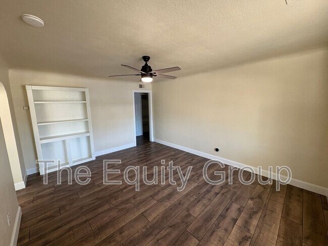 Building Photo - 1085 E Academy Ave