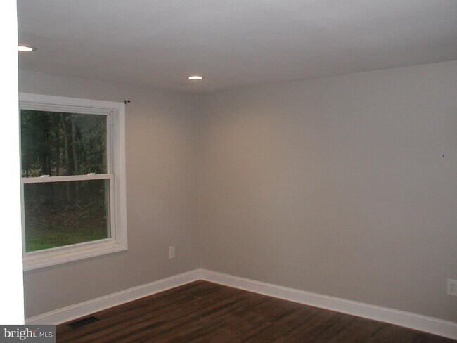 Building Photo - 946 Lincoln Rd