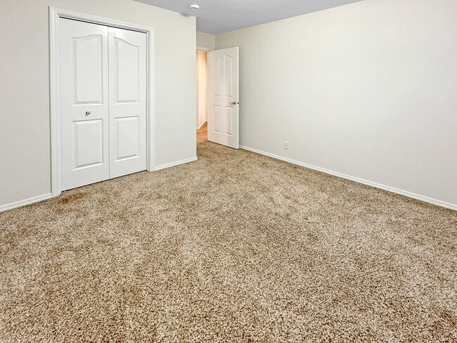 Building Photo - Spacious 3-Bedroom Home with 3-Car Garage, Fenced Yard & Easy Commute to Downtown Boise & BSU