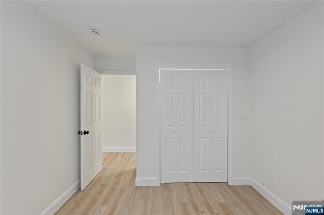 Building Photo - 676 Chestnut St