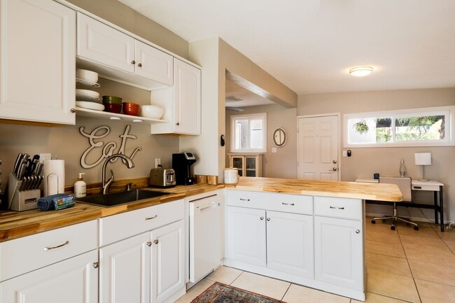 Building Photo - Movie Colony Oasis - Peaceful, Walk to Downtown (Monthly Only - No Long Term)