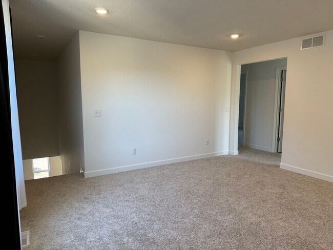 Building Photo - Stunning New Construction Home - Modern Lu...