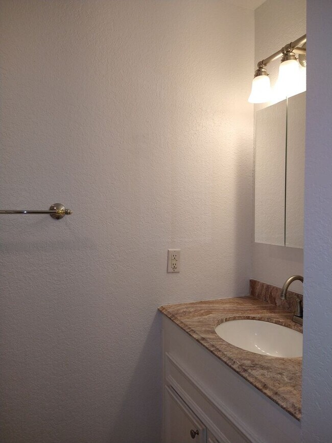 Building Photo - Downstairs Palm Springs Villas II condo