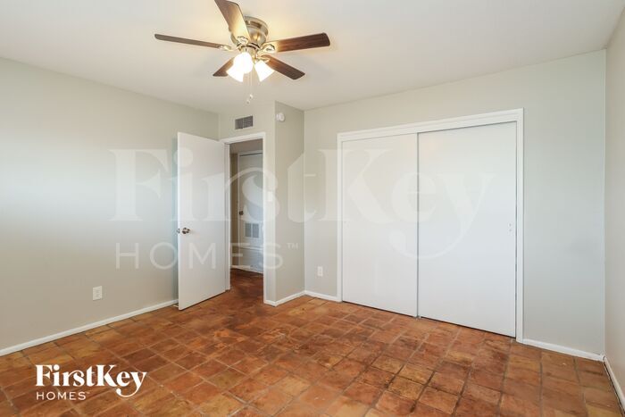 Building Photo - 1302 W Elm St