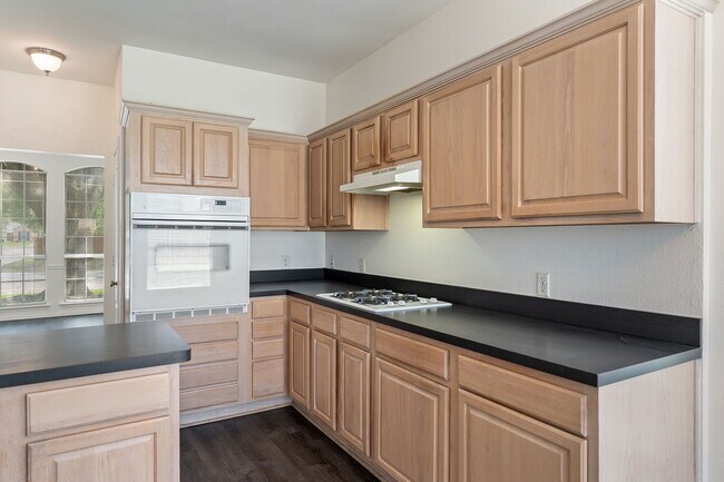 Building Photo - 2802 Briarbrook Ln