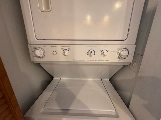 Building Photo - 1342 W Estes Ave