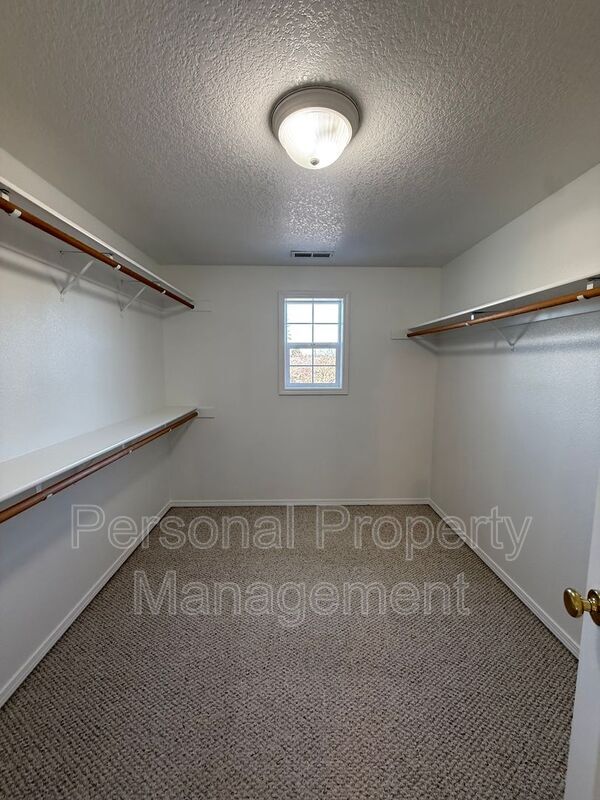 Building Photo - 11608 NE 2nd Ave