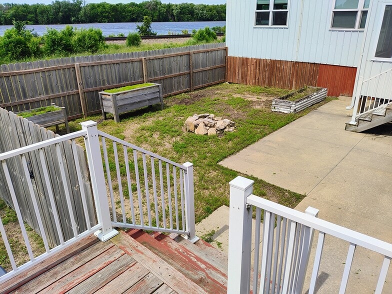 Fire Pit - 615 S Main St