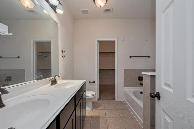 Building Photo - 10118 Mariposa Stream Ct