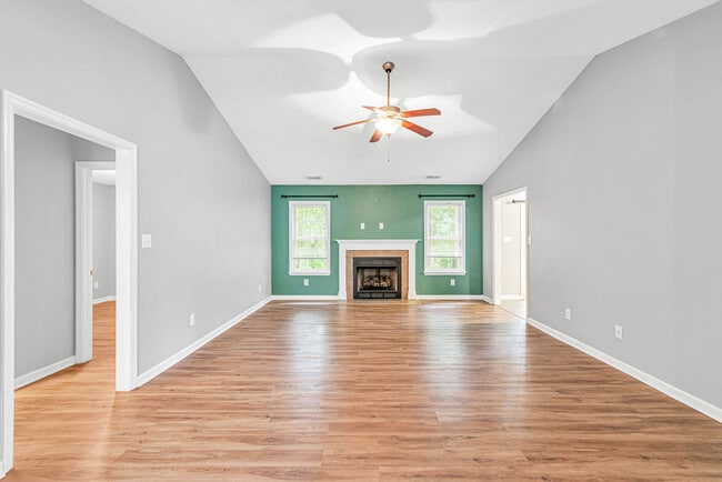 Building Photo - 174 Live Oak Dr