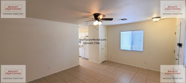 Building Photo - Valencia Rd & Headley Rd 3/2 - July move in special! - All tile floors and updated kitchen
