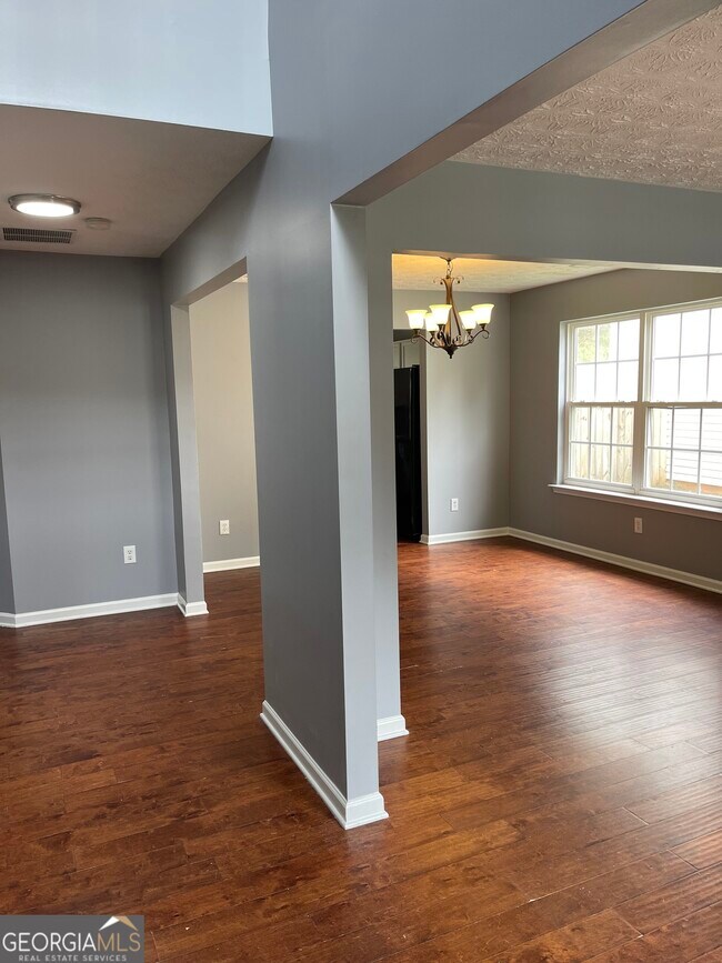 Building Photo - 116 Village Trce