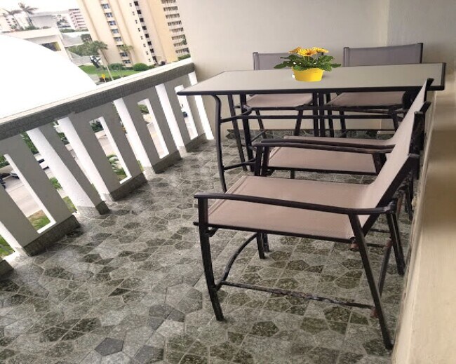 Building Photo - 305 N Pompano Beach Blvd