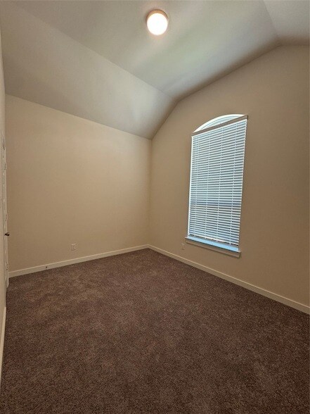 Building Photo - 504 Evergreen Rd